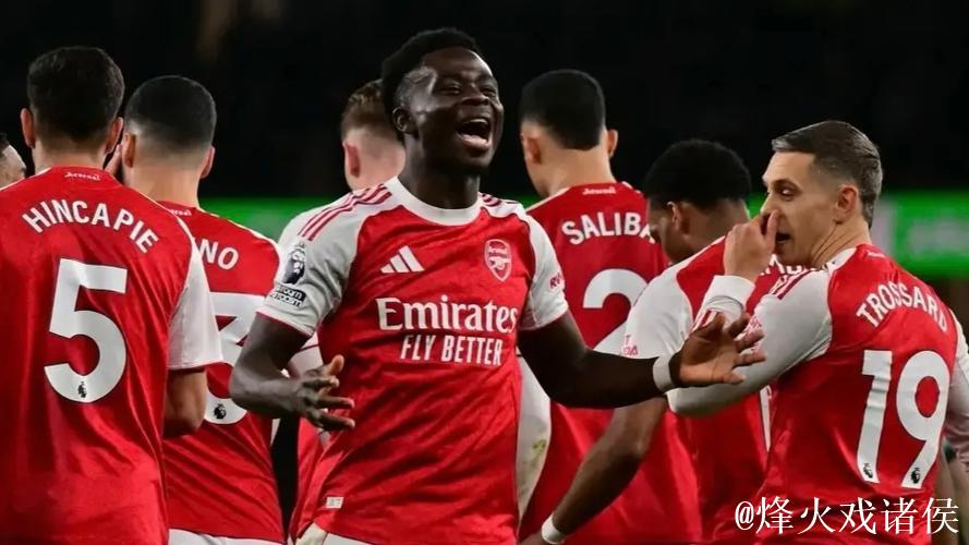 英超-萨卡造乌龙建功 阿森纳2-1险胜狼队稳坐榜首